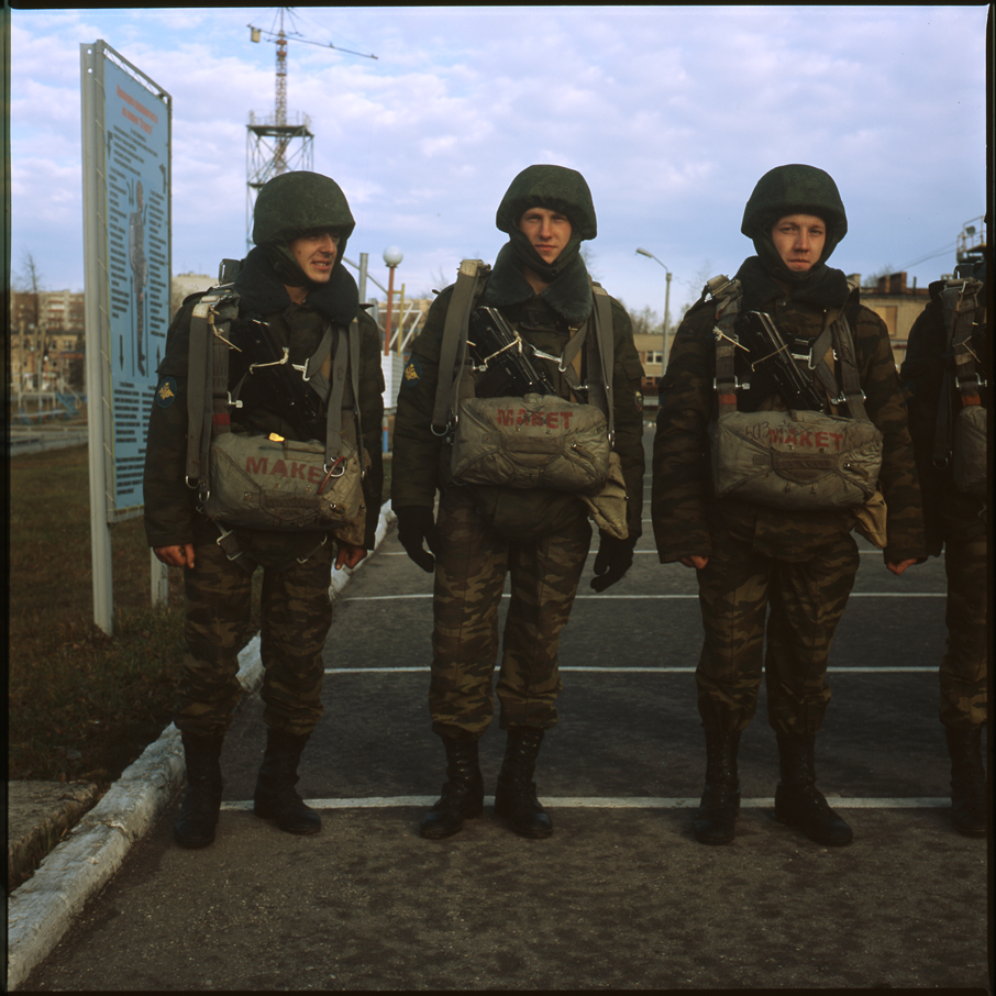 https://www.antonkuryshev.com/files/gimgs/15_01soldiers01218x182.jpg